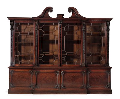 En George III-reol med åbning af Thomas Chippendale