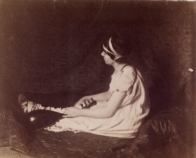 [Siddende kvinde med lut] af Thomas Eakins