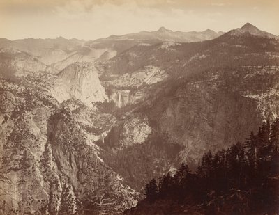 [Yosemite Valley fra oven] / [Yowiye og Piwyack. Vernal og Nevada Fall. Yosemite Valley fra Glacier Point]. af Thomas Houseworth and Company