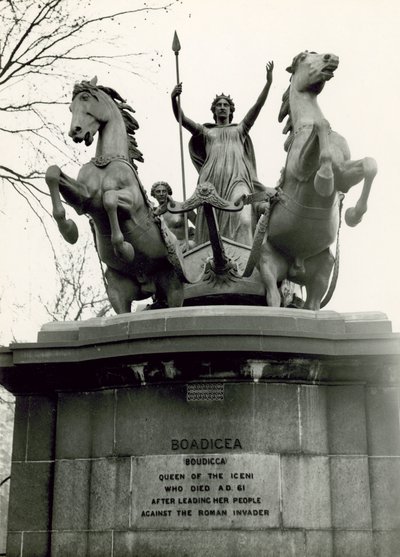 Boadicea og hendes døtre, bronzeskulpturgruppe, 1885 af Thomas Thornycroft