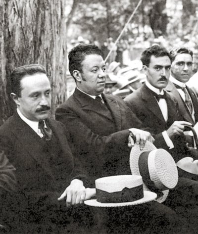 Jose Vasconcelos og Diego Rivera under en udendørs begivenhed i Chapultepec Park, Mexico City, 1921 af Tina Modotti
