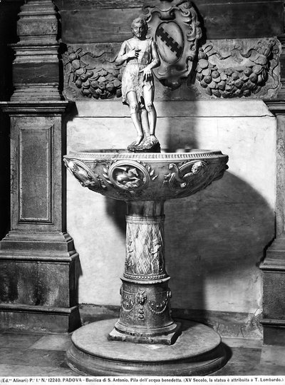 Helligvandsbassin overgået af en statuette af Johannes Døberen, Basilica of S. Antonio, Padua af Tullio Lombardo