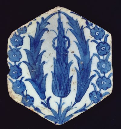 Sekskantet Isnik-flise med cypresser og en prunus, 1560-70 (lertøj med farvet underglasur) af Turkish School