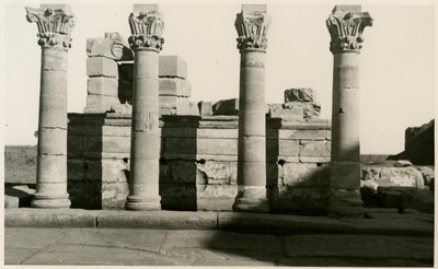 Kolonnade af romersk nymfeum, Dendera, Egypten, foto af Ugo Monneret de Villard af Ugo Monneret de Villard