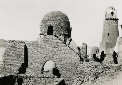 Minaret af al-Mashhad al-Bahari og ruiner af moské, nær Aswan, Egypten, foto af Ugo Monneret de Villard af Ugo Monneret de Villard