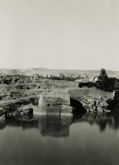 Tempelruiner på øen Elephantine med Kleopatras bad i forgrunden, Aswan, Egypten, foto af Ugo Monneret de Villard af Ugo Monneret de Villard