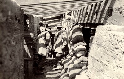 Nye italienske skyttegrave, efter fremrykningen til østrigsk territorium i udkanten af Selz, under Første Verdenskrig, 04-07/1916 (s/h foto) af Ugo Ojetti