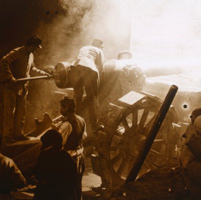 155 kanon i aktion, Arras, Nordfrankrig, 1915 af Unbekannt