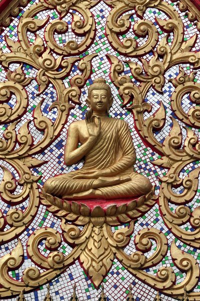 20151102, Vang Vieng, Laos : Indgangsdør dekoreret med guldrelieffer. The Teaching Buddha skildrer et bestemt øjeblik i Buddhas liv, nemlig den første prædiken Buddha holdt efter at have nået oplysningen af Unbekannt