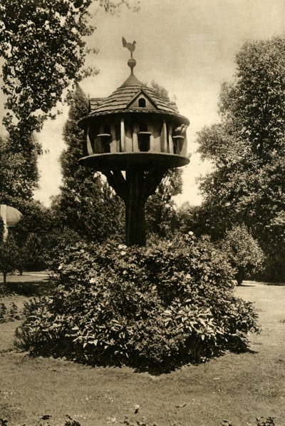En dueslag - i haven hos Dowager Marchioness of Bute, St. Johns Lodge, Regents Park, 1920. af Unbekannt