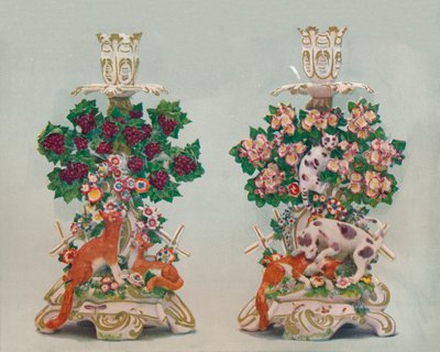 Et par Chelsea lysestager, c1700-tallet af Unbekannt