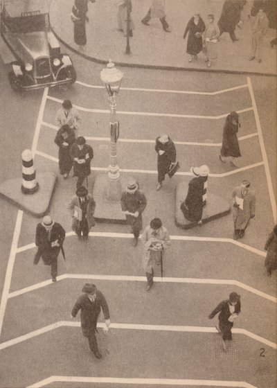 En sikkerhedsbane overfor Charing Cross Station, c1934, 1935 af Unbekannt