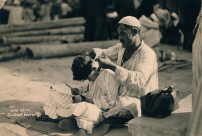 A Street Barber, Cairo, Egypten, 1936 af Unbekannt