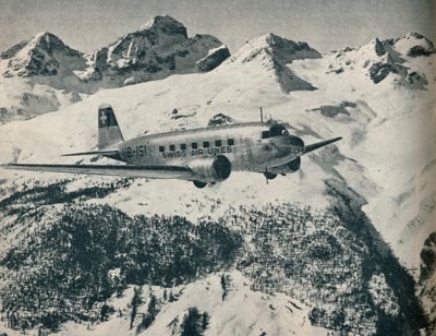 Et Swissair-fly, der flyver nær St Moritz Aerodrome, Schweiz, c1936 c1937 af Unbekannt
