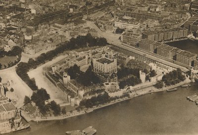 En udsigt over hans fæstning uopfattet af William The Conqueror: The Tower from the Air, c1935. af Unbekannt