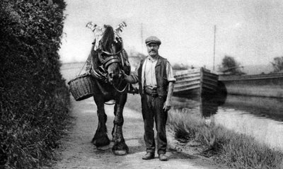 En hest trækker en kanalpram, 1926-1927 af Unbekannt