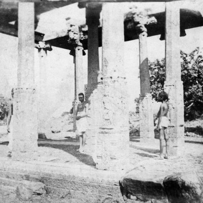 Et ødelagt tempel nær Madras, Indien, 1874 af Unbekannt