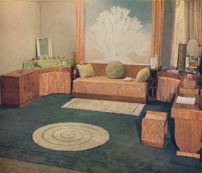 Et lille soveværelse, arrangeret af Heal & Son Ltd., London, 1935 af Unbekannt