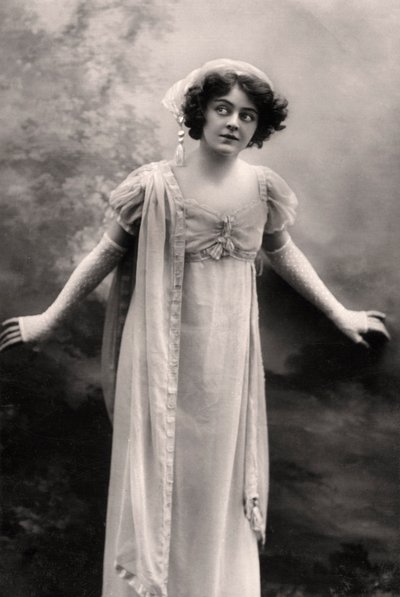 Adrienne Augarde 1882-1913, engelsk skuespillerinde, 1907 af Unbekannt