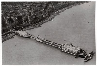 Luftfoto af Eastbourne, Sussex, fra en Zeppelin, 1931 1933 af Unbekannt