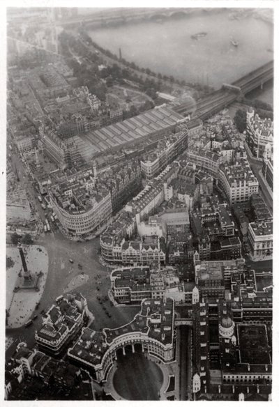 Luftfoto af Trafalgar Square, London, fra en Zeppelin, 1931 1933 af Unbekannt
