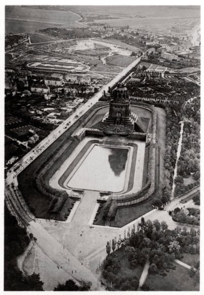 Luftfoto af Volkerschlachtdenkmal, Leipzig, Tyskland, fra en Zeppelin, c1931 1933 af Unbekannt
