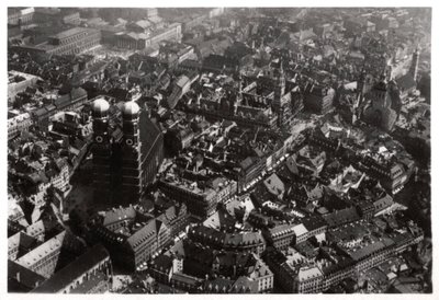 Luftfoto af Frauenkirche, München, Tyskland, fra en Zeppelin, c1931 1933 af Unbekannt