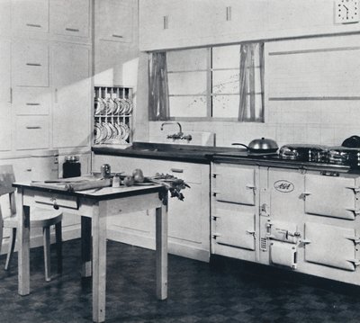 Aga Heat Ltd. Model F Aga komfuret til et stort hus udført i sort og creme glasagtig ename af Unbekannt