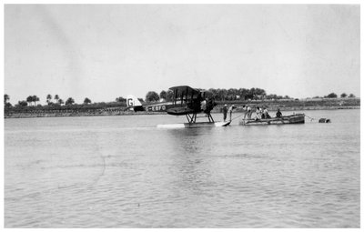 Alan Cobhams De Havilland DH50 lander på Tigris, Irak, 1926 af Unbekannt