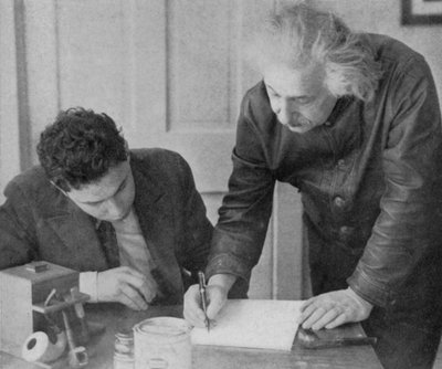 Albert Einstein, tysk-schweizisk-amerikansk matematiker og fysiker, med en elev af Unbekannt