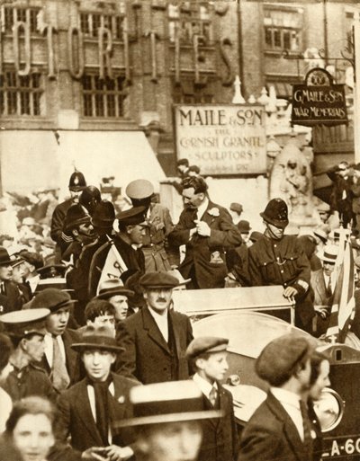 Alcock og Brown...efter den første non-stop transatlantiske flyvning, London, juni 1919, 1935. af Unbekannt
