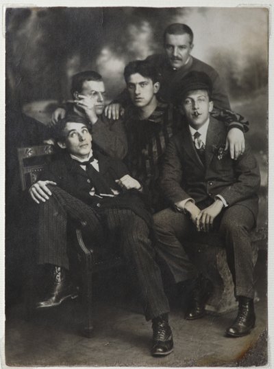 Alexey Kruchenykh, David Burlyuk, Vladimir Mayakovsky, Nikolai Burlyuk og Benedict Livshits, 1913. af Unbekannt