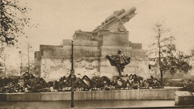 En tilføjelse til Londons monumenter: The Royal Regiment of Artillery Memorial, c1935. af Unbekannt