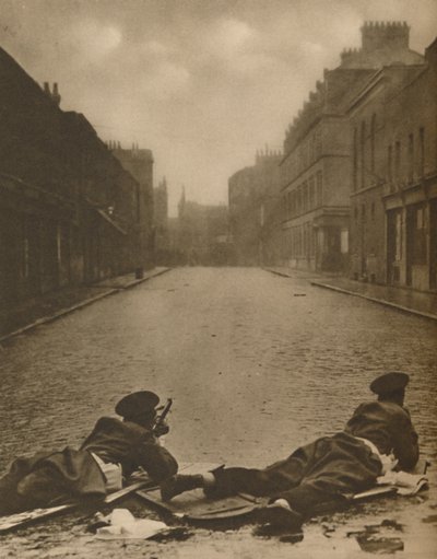 An East End Episode: Scots Guards on Action at Sydney Street i 1911, c1935. af Unbekannt