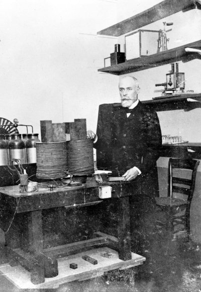 Antoine Becquerel i sit laboratorium, ca. 1890