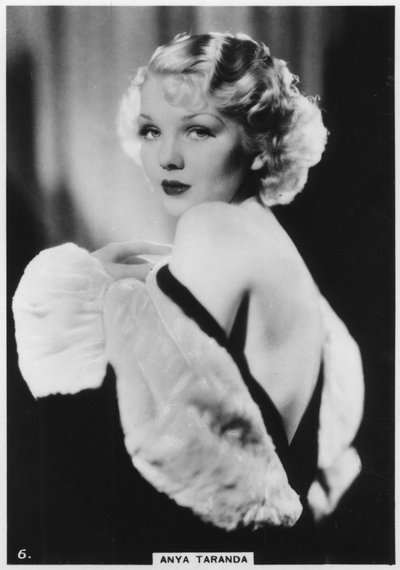 Anya Taranda, amerikansk model, showgirl og skuespillerinde, c1938 af Unbekannt