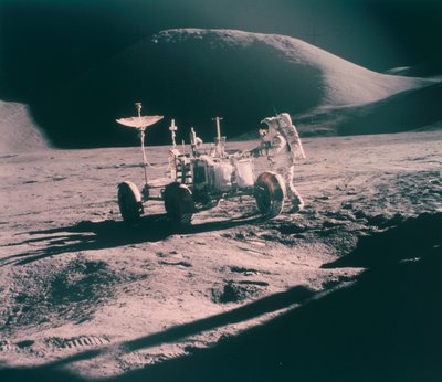 Apollo 15-astronaut James Irwin med Lunar Rover, august 1971 af Unbekannt