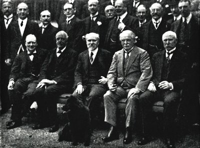 På nummer 10, Downing Street, c1922, 1945. af Unbekannt