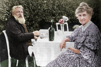 Auguste Rodin - Rodin og hans kone i deres have i Meudon, c1925 af Unbekannt
