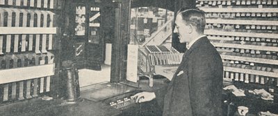 Automatiske billet- og bytteautomater i Westminster, 1926 af Unbekannt