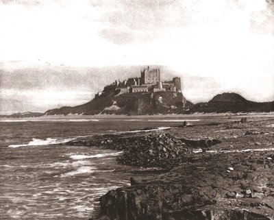 Bamburgh Castle, Northumberland, 1894. af Unbekannt