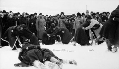 Bashkirs kuresh wrestling, Rusland, 1913 af Unbekannt