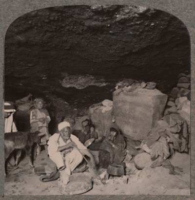 Beduin-huleboere i deres huler, ca. 1900 af Unbekannt