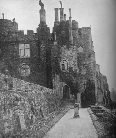 Berkeley Castle, sæde for Rt. Hon. Lord Fitzhardinge, c1913 af Unbekannt
