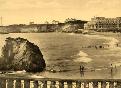 Biarritz - Hotel du Palais og bugten, c1930. af Unbekannt