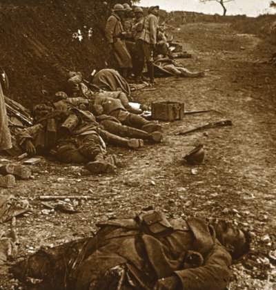 Lig efter indtagelsen af Courcelles, Nordfrankrig, 1918 af Unbekannt