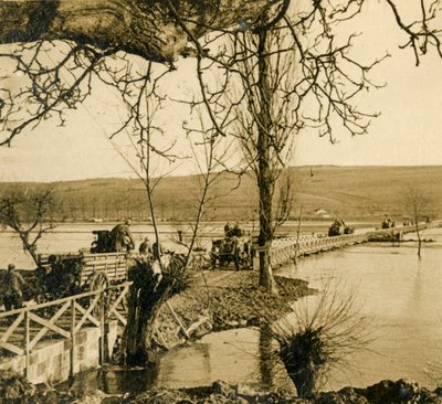 Bro over floden Meuse ved Dugny, det nordlige Frankrig, c1914-c1918 af Unbekannt