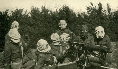 ...britisk maskingeværsektion iført antigasmasker, Første Verdenskrig, 1914-1918, c1920. af Unbekannt