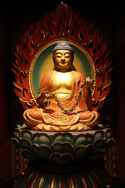 Buddha Tooth Relic Temple i Chinatown. Buddha-statue, 20160818, Singapore, Singapore af Unbekannt