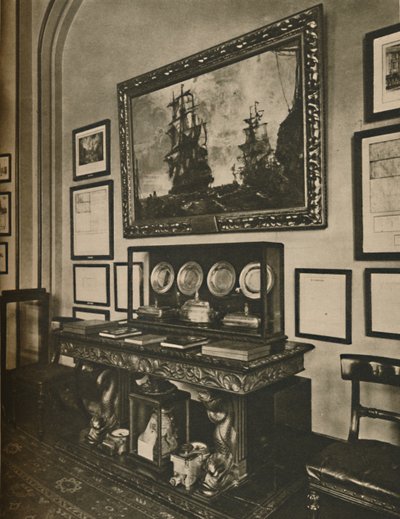 Cabinet of Nelson Relics i Lloyds Committee Room, c1935. af Unbekannt